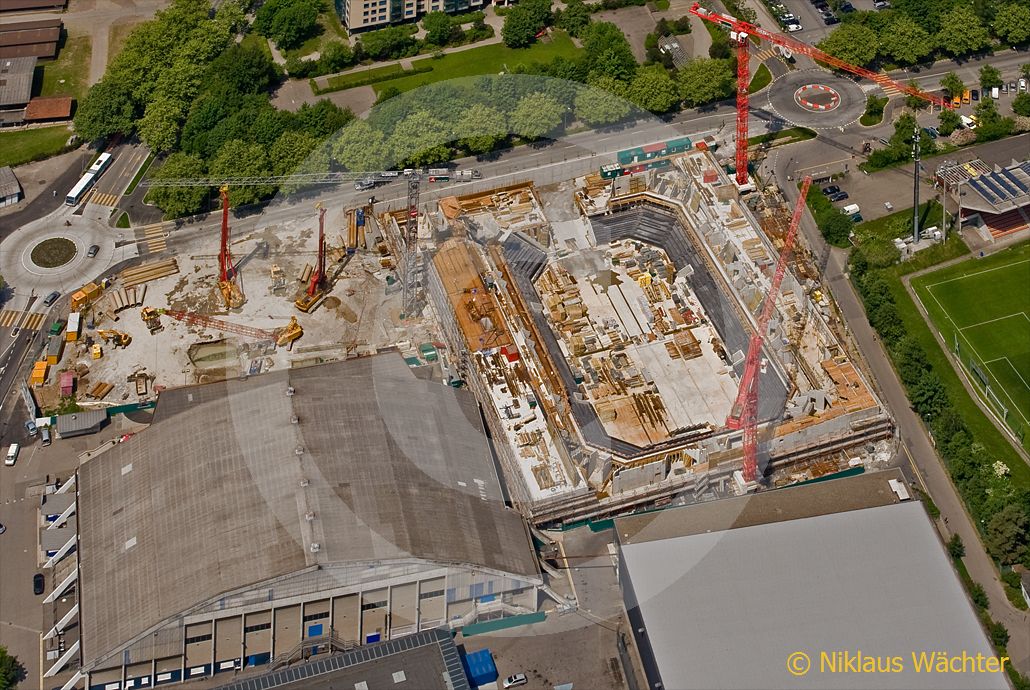 Foto: In Zug entsteht ein neues Eishockey-Stadion. (Luftaufnahme von Niklaus Wächter)