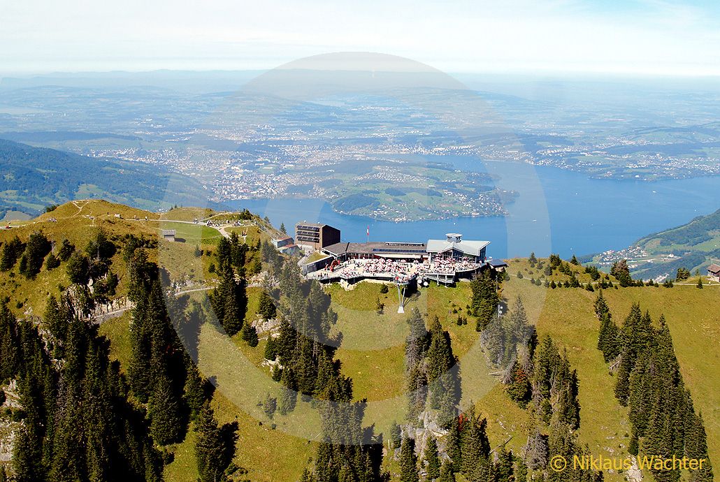 Foto: Drehrestaurant auf dem Stanserhorn. (Luftaufnahme von Niklaus Wächter)