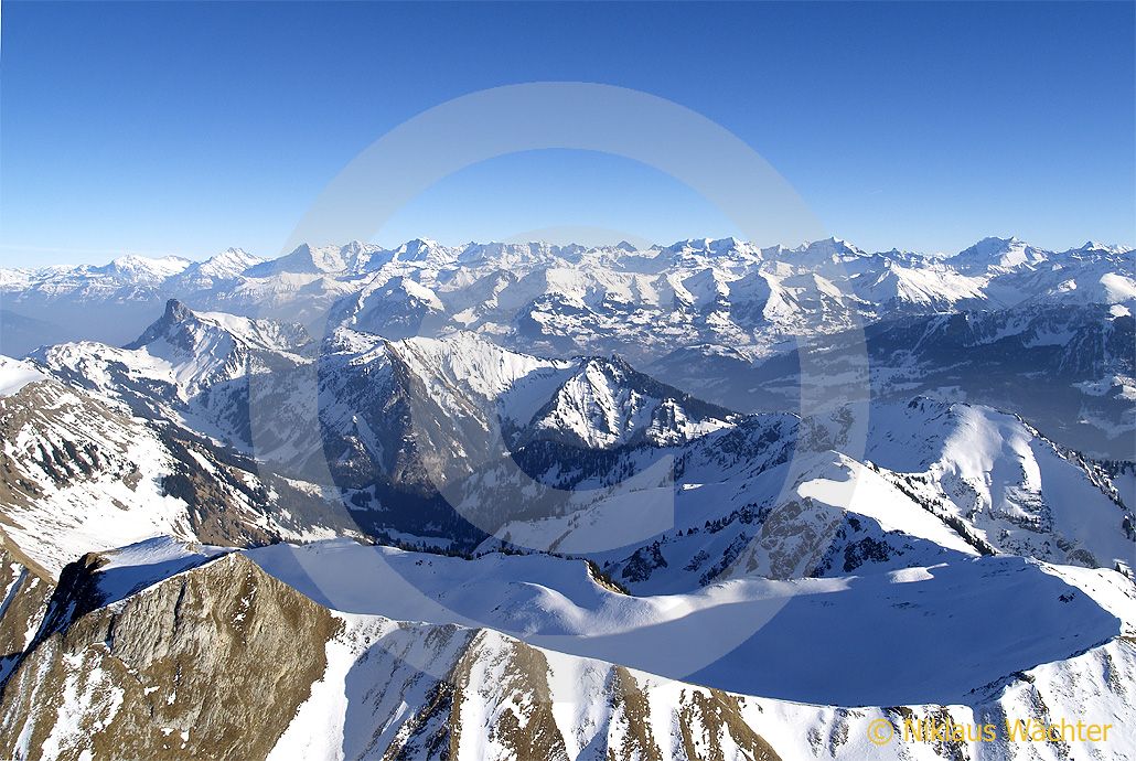 Foto: Die Gantrisch Region. (Luftaufnahme von Niklaus Wächter)