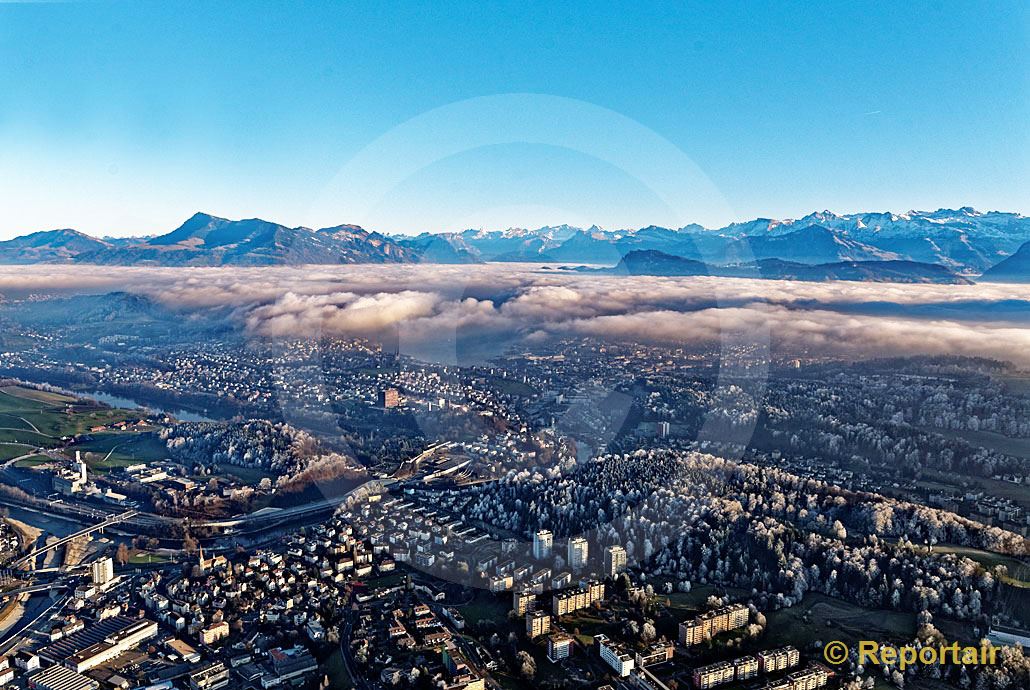 Foto: Luzern unter der Hochnebeldecke. (Luftaufnahme von Niklaus Wächter)