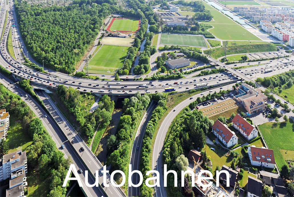 Foto: AUTOBAHNEN. (Luftaufnahme von Niklaus Wächter)