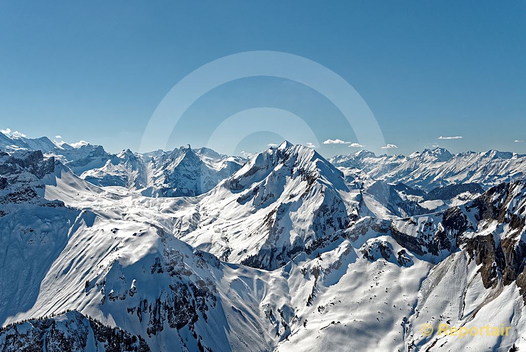 Foto: Beim Rengglipass im Berner Oberland. (Luftaufnahme von Niklaus Wächter)