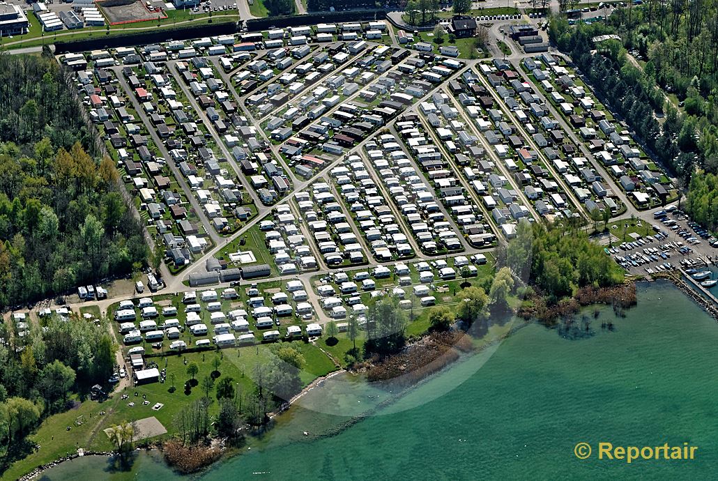 Foto: Der Campingplatz Cudrefin am Neuenburgersee. (Luftaufnahme von Niklaus Wächter)