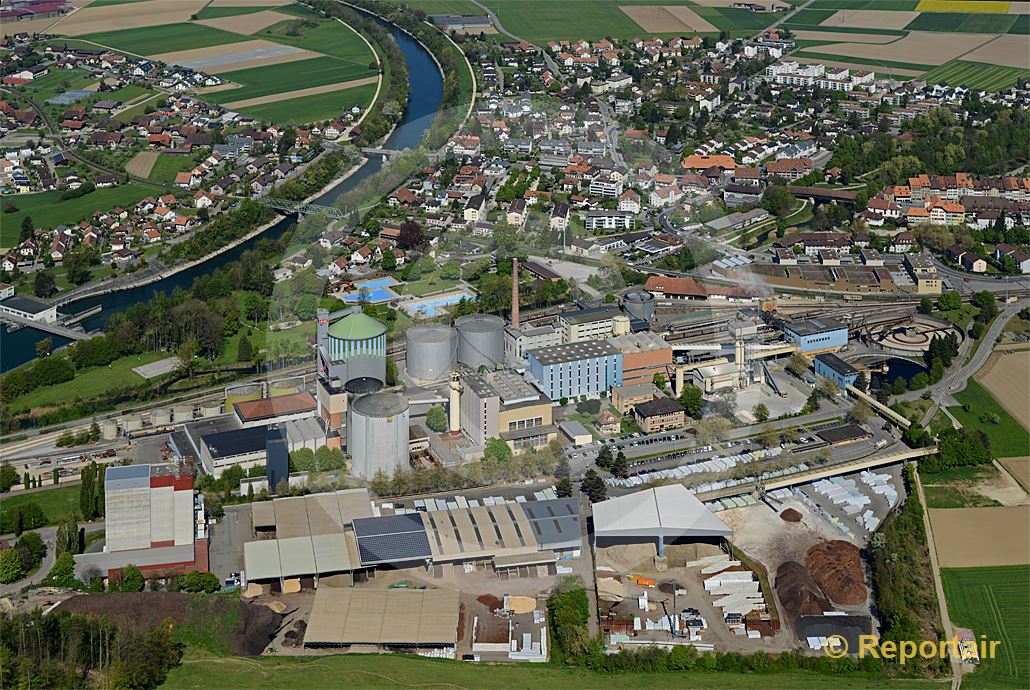 Foto: Aarberg BE mit seiner Zuckerfabrik. (Luftaufnahme von Niklaus Wächter)