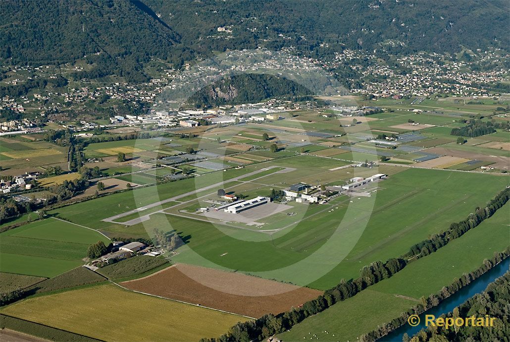 Foto: Der Flugplatz Locarno TI. (Luftaufnahme von Niklaus Wächter)