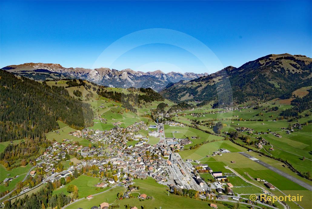 Foto: Zweisimmen im Berner Oberland. (Luftaufnahme von Niklaus Wächter)