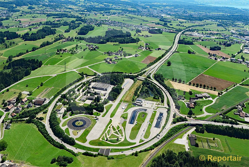 Foto: Fahrtrainingszentrum Betzholz bei Hinwil ZH. (Luftaufnahme von Niklaus Wächter)