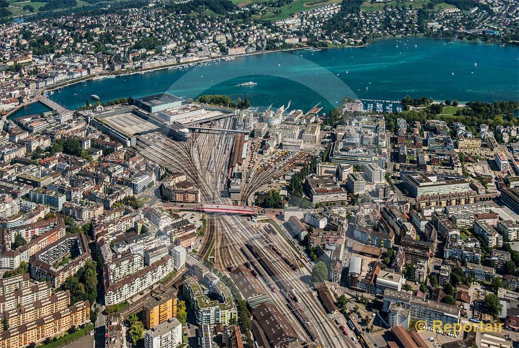 Foto: Luzern und sein Bahnhof. (Luftaufnahme von Niklaus Wächter)