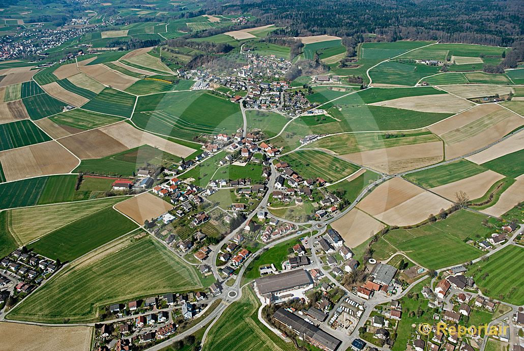 Foto: Problematische Zersiedlung in Schneisingen AG.. (Luftaufnahme von Niklaus Wächter)