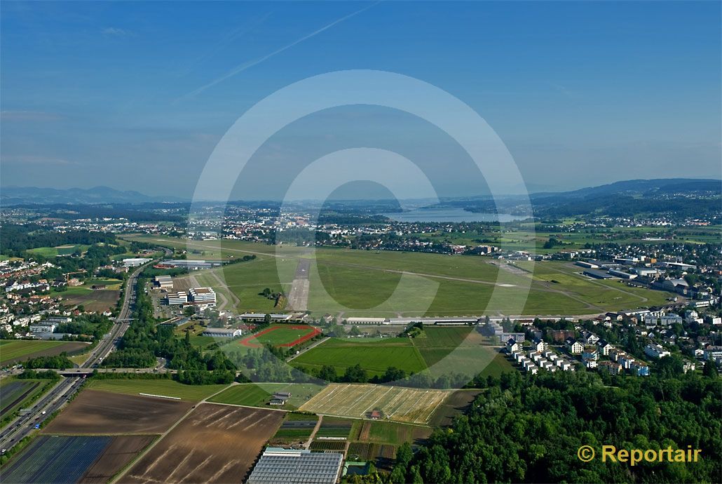 Foto: Flugplatz Dübendorf. (Luftaufnahme von Niklaus Wächter)