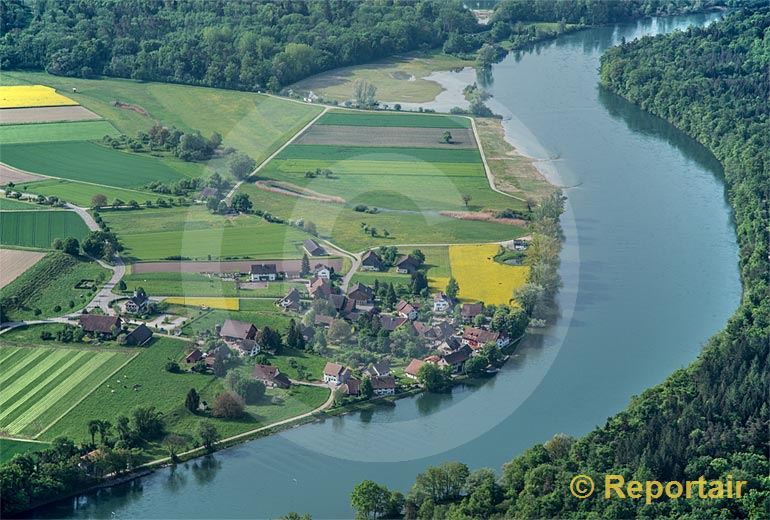 Foto: Der Weiler Ellikon (ZH) am Rhein.. (Luftaufnahme von Niklaus Wächter)