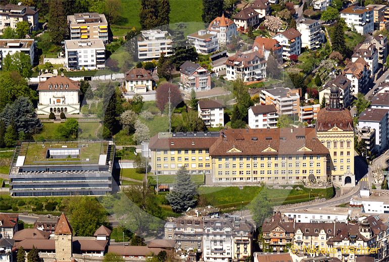 Foto: SUVA Hauptsitz in Luzern. (Luftaufnahme von Niklaus Wächter)