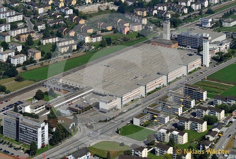 Foto: Hauptsitz des Aufzugsunternehmens Schindler in Ebikon LU. (Luftaufnahme von Niklaus Wächter)