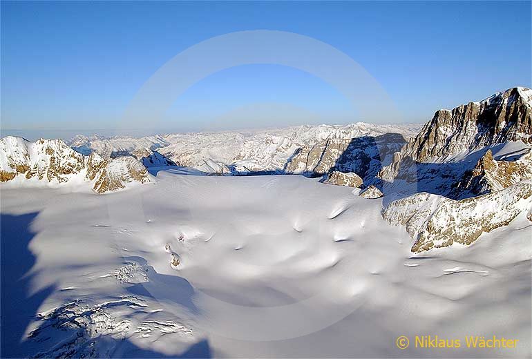 Foto: Der Huefigletscher. (Luftaufnahme von Niklaus Wächter)