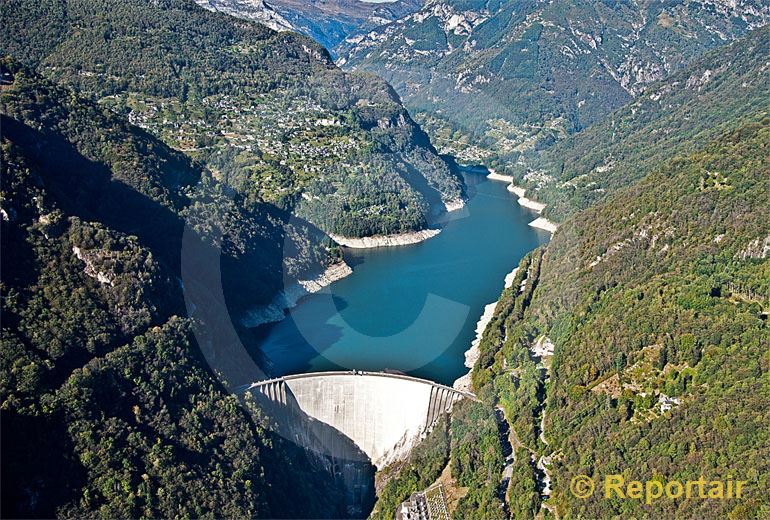 Foto: Der Lago die Vogorno oberhalb von Tenero (TI). (Luftaufnahme von Niklaus Wächter)