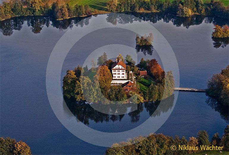 Foto: Schloss Mauensee. (Luftaufnahme von Niklaus Wächter)