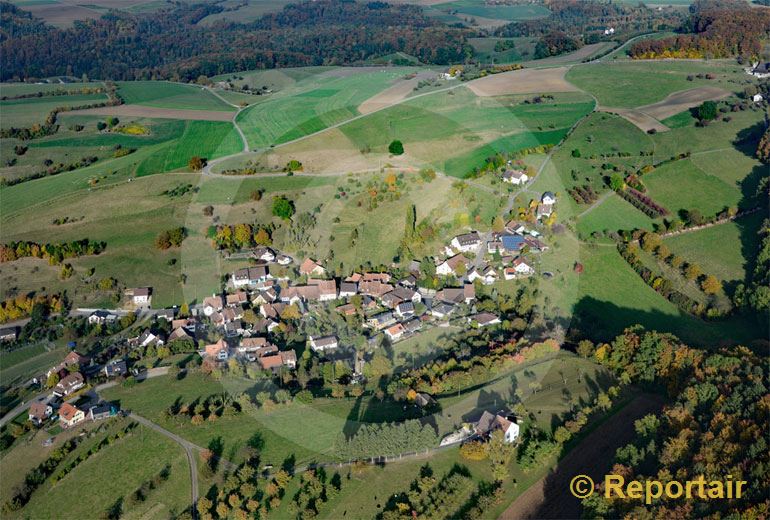 Foto: Häfelfingen BL am Nordwesthang des Wisenbergs. (Luftaufnahme von Niklaus Wächter)