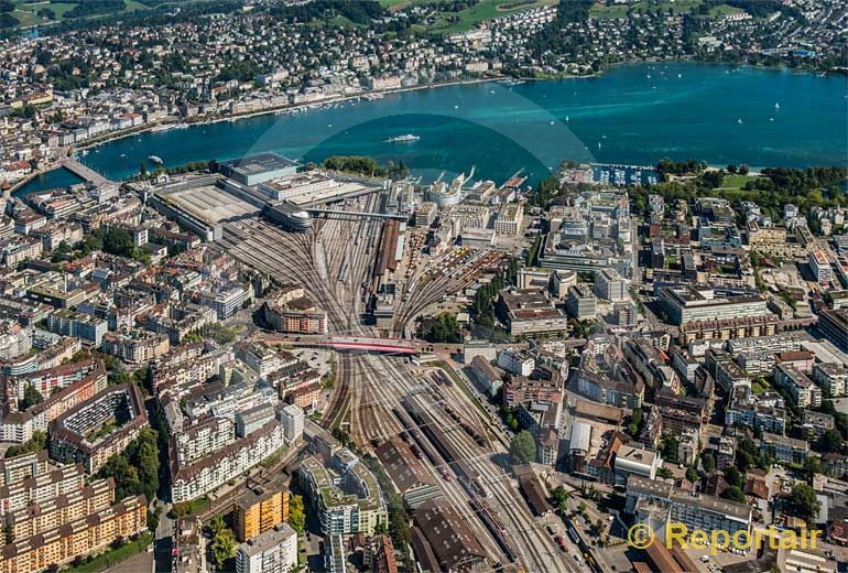 Foto: Luzern und sein Bahnhof. (Luftaufnahme von Niklaus Wächter)