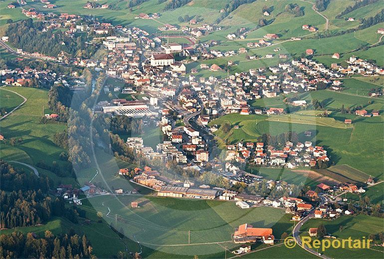 Foto: Schuepfheim im Entlebuch (LU). (Luftaufnahme von Niklaus Wächter)