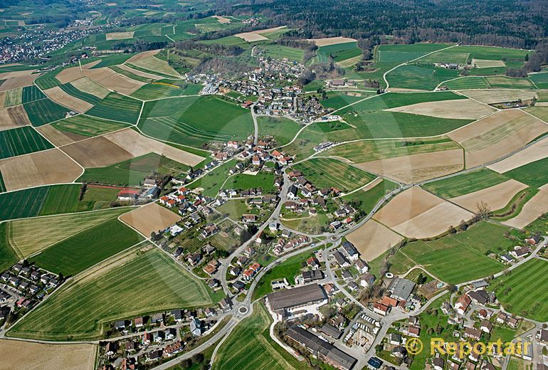 Foto: Problematische Zersiedlung in Schneisingen AG.. (Luftaufnahme von Niklaus Wächter)