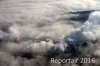 Luftaufnahme UMWELTBELASTUNG/Nebel und Rauch ueber Perlen - Foto Papierfabrik Perlen 2404