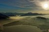 Luftaufnahme STIMMUNGEN/Ueber dem Zugersee - Foto Bearbeitet Nebelstimmung 2038