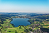 Foto 152: Das Luzerner Seetal mit Baldeggersee im Vordergrund und Hallwilersee.