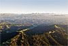 Foto 400: Die Napfregion mit der Alpenkette im Hintergrund.